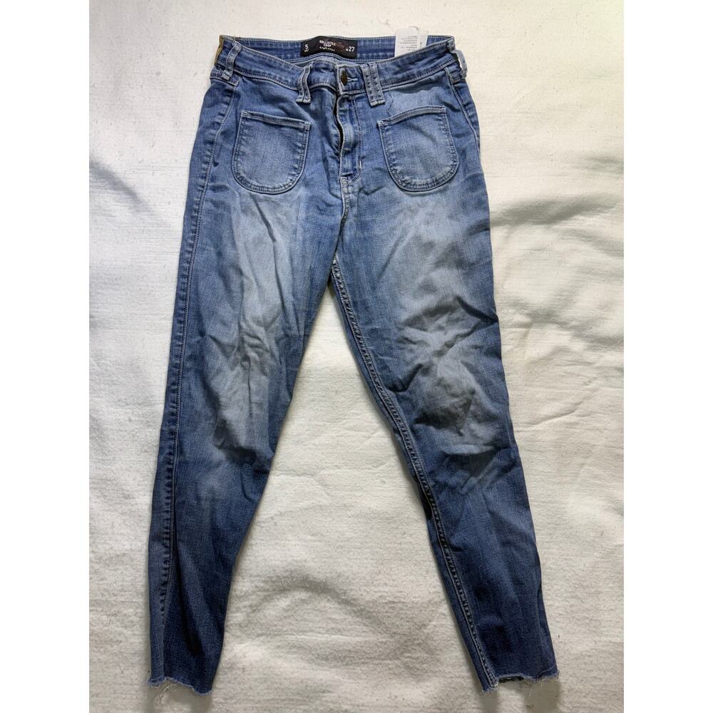 Hollister High Rise Crop Raw Hem Jeans with Front Patch Pockets (Size 5 / W27)
